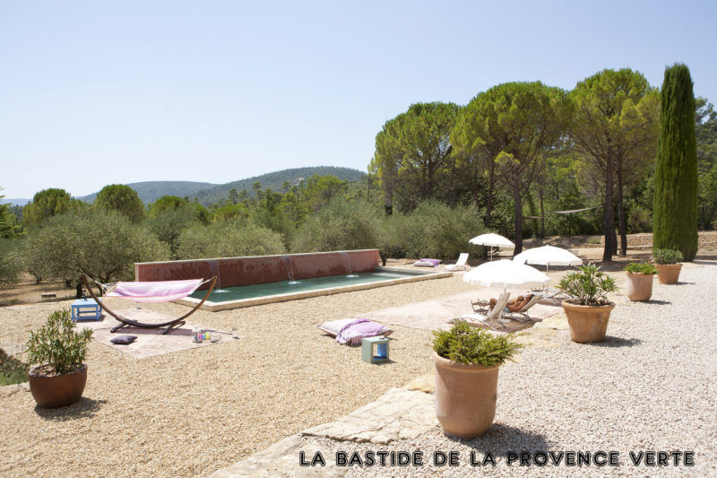 La piscine du Gîte La Bastide de la Provence Verte