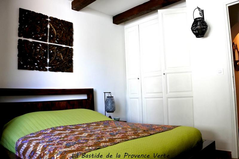 gîte var et Provence, vue d'une des chambres (1)
